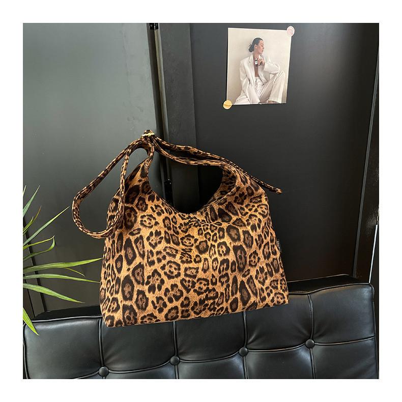 Korean Style Leopard Print Tote Bag With Polyester Material And Zipper Closure For Daily Use