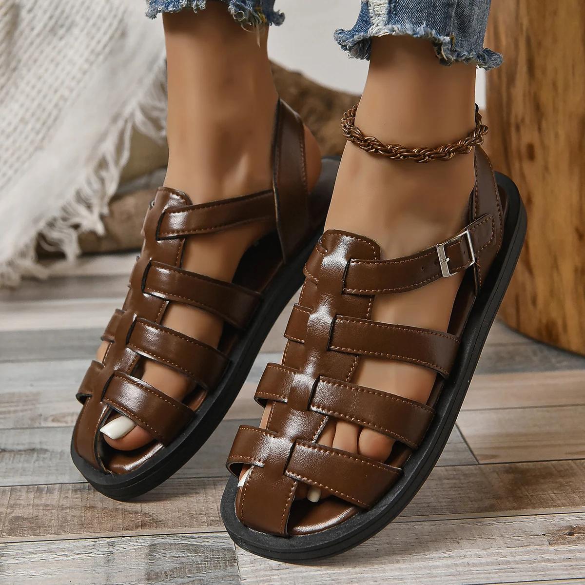 

Женская обувь 2024 года, высококачественные женские сандалии с пряжкой на ремне, модные повседневные сандалии с закрытым носком, женские новые сандалии больших размеров на плоской подошве 42 малиновый