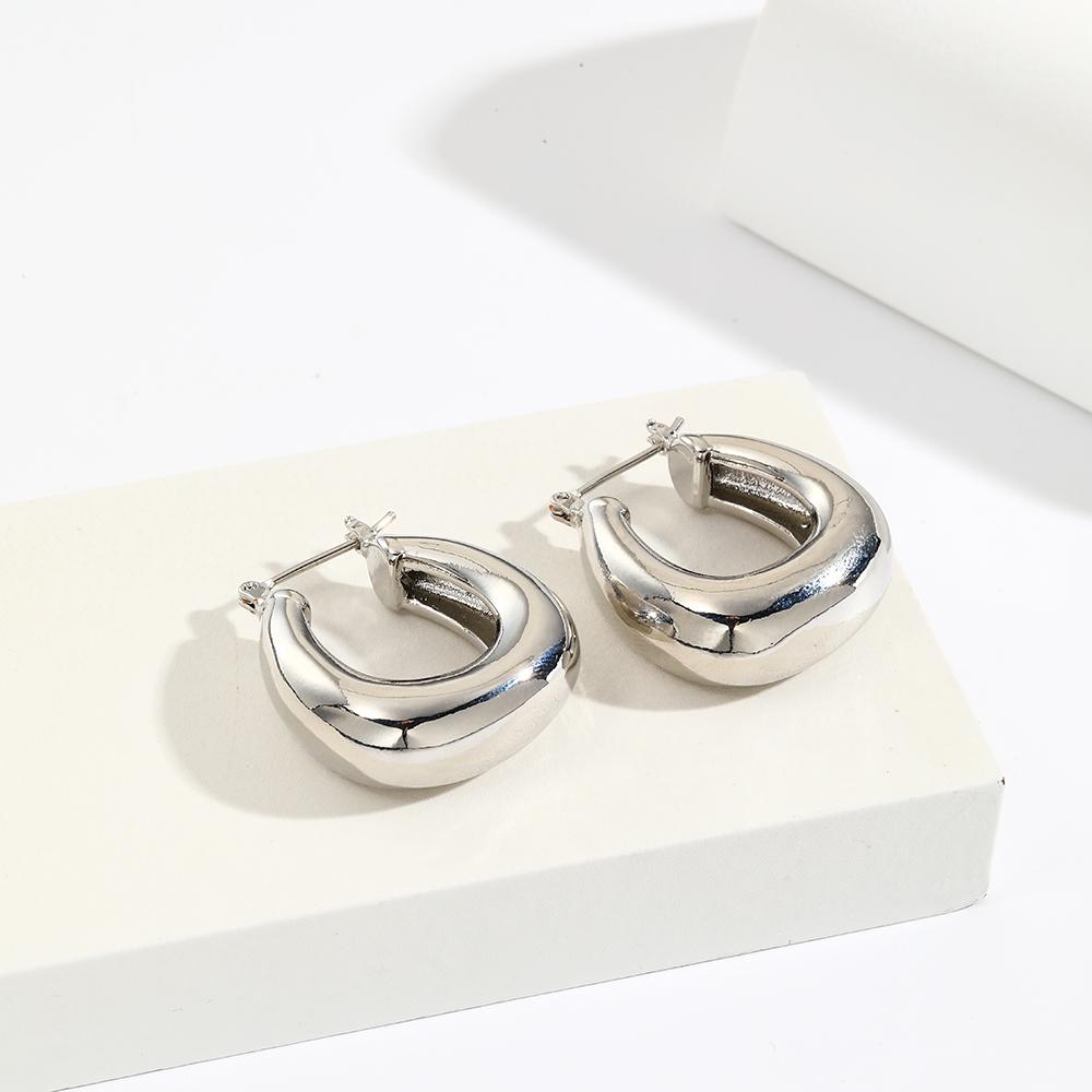 High Quality Silver Color Gold Chunky Hoop Earrings for Women Smooth Punk Ear Jewelry 2026 New Wholesale