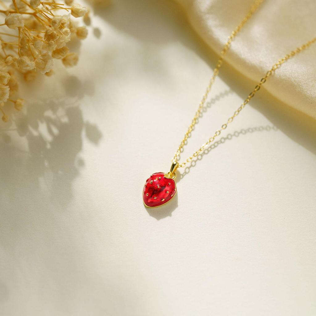 Naszyjnik z truskawką ze srebra sterlingowego s925: Modny Damski Wisiorek z Owocami Epoksydowymi