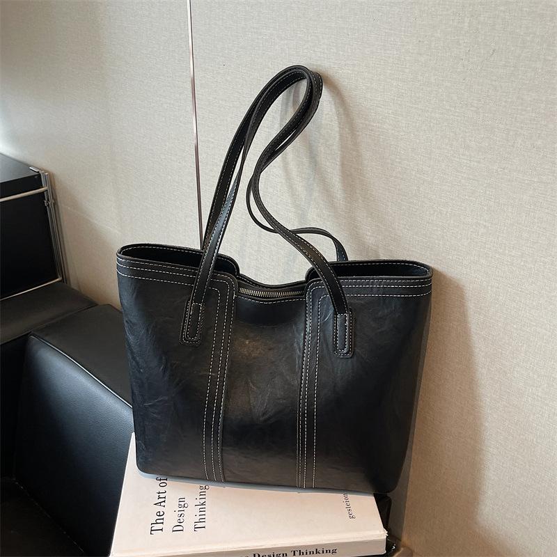 Large capacity bag Women's trendy fashion commuter shoulder bag High sense versatile hand carry tote bag