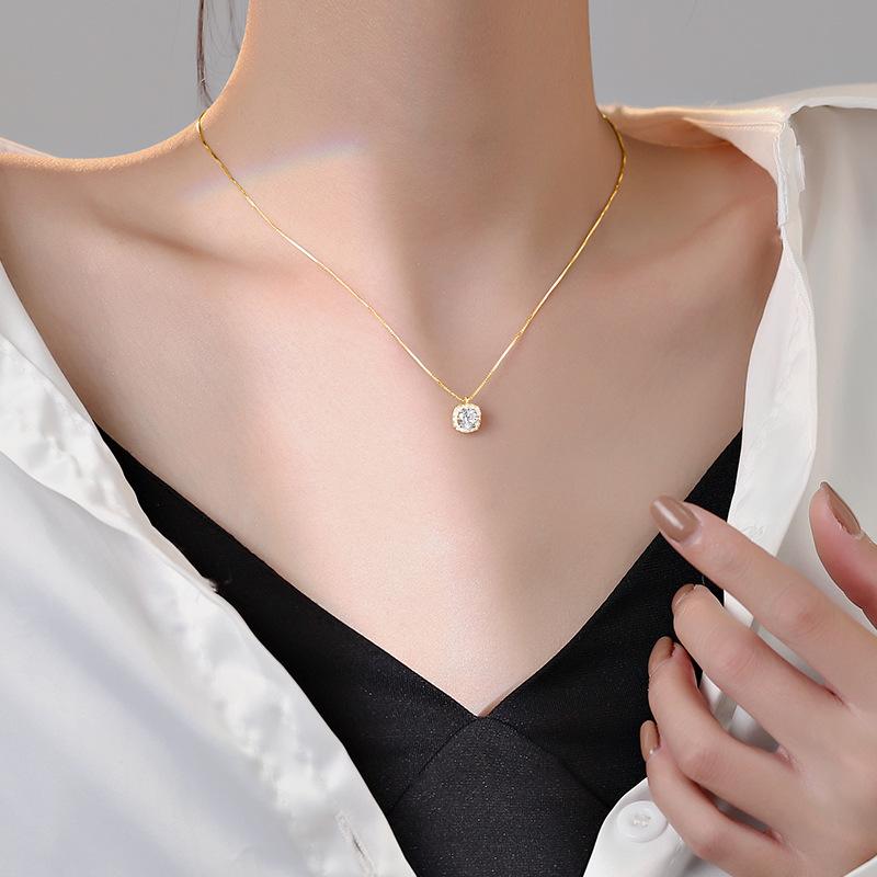 Square Diamond Zircon Necklace Women's Ins Cold Wind Pendant Light Luxury Temperament Diamond-encrusted Stainless Steel Collarbone Chain Accessories