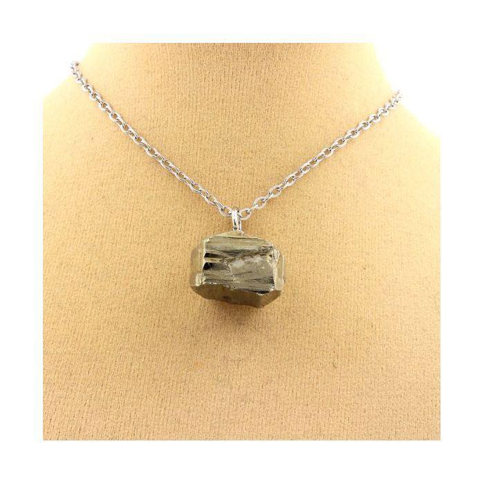 Pierres et Minéraux. Collier Pyrite brut. 34.63 ct. Ambas Aguas, La Rioja, Espagne.