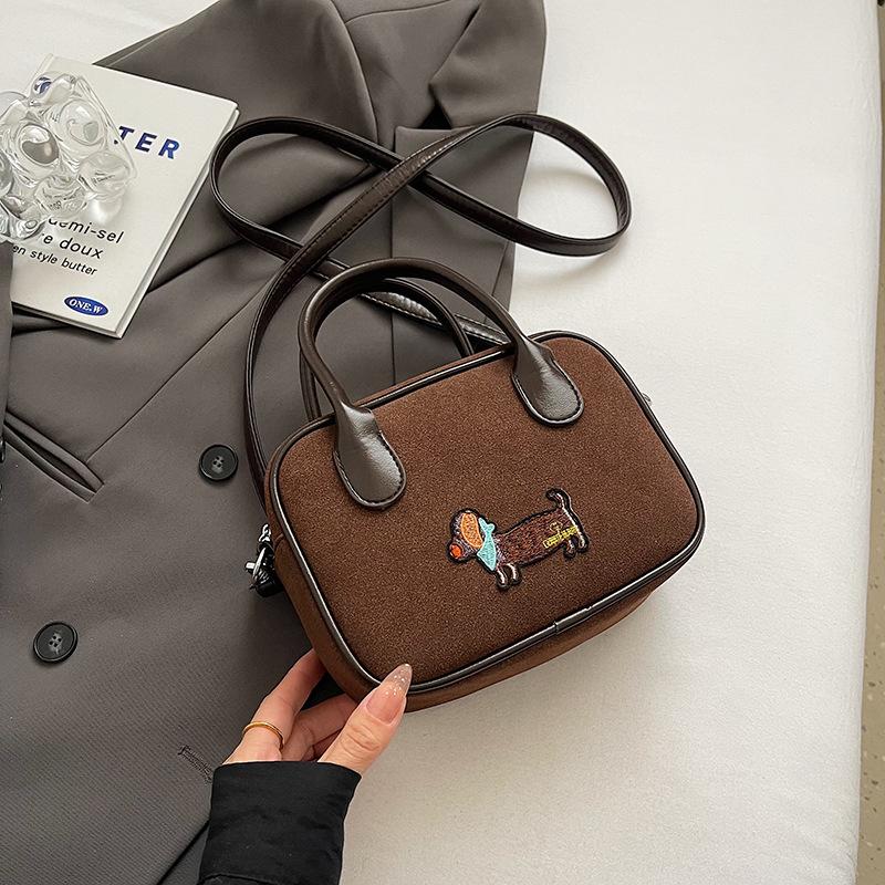 Hand carry fashion versatile bag women 2025 new trend casual bag high-end niche design shoulder bag