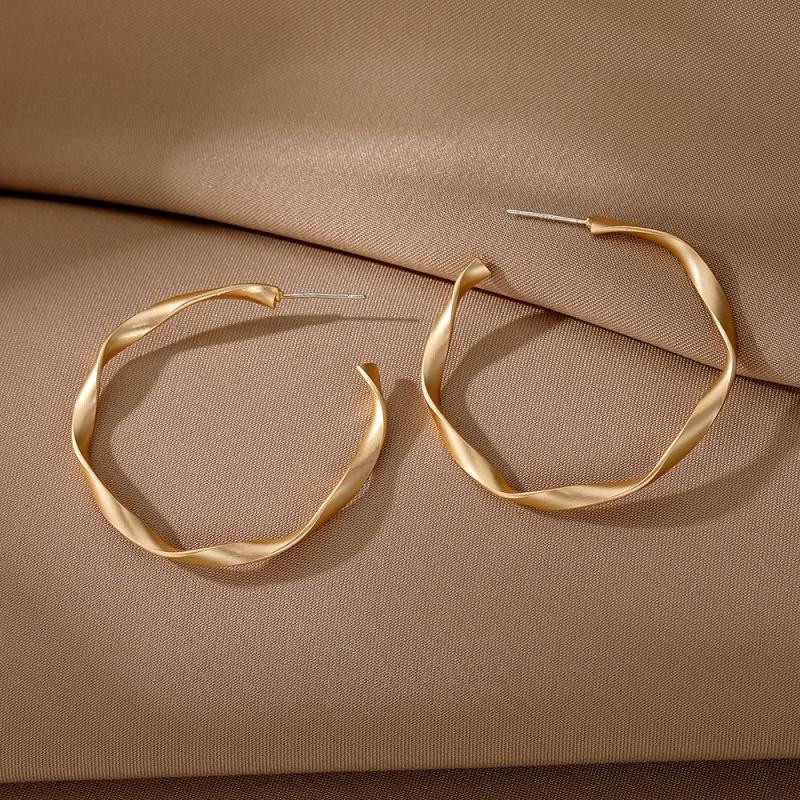 European American High-End Gold Geometric Earrings for Women Large Ring Ear Jewelry Alloy Buckle Cold Wind Ear Rings