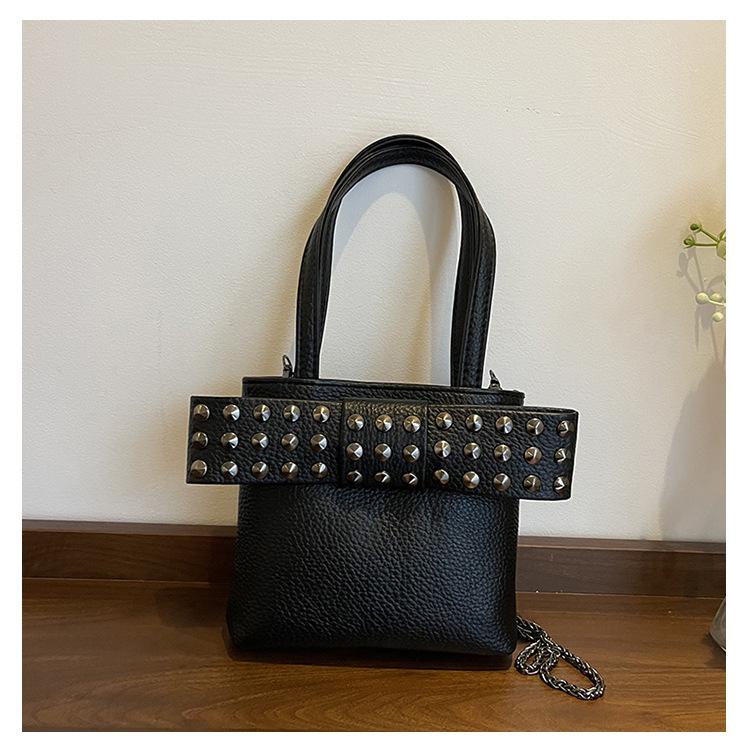 

Летняя мода высококлассная сумка-тоут женская 2025 новая сумка-цепочка с заклепками сумка-мессенджер сумка-ведро тренд