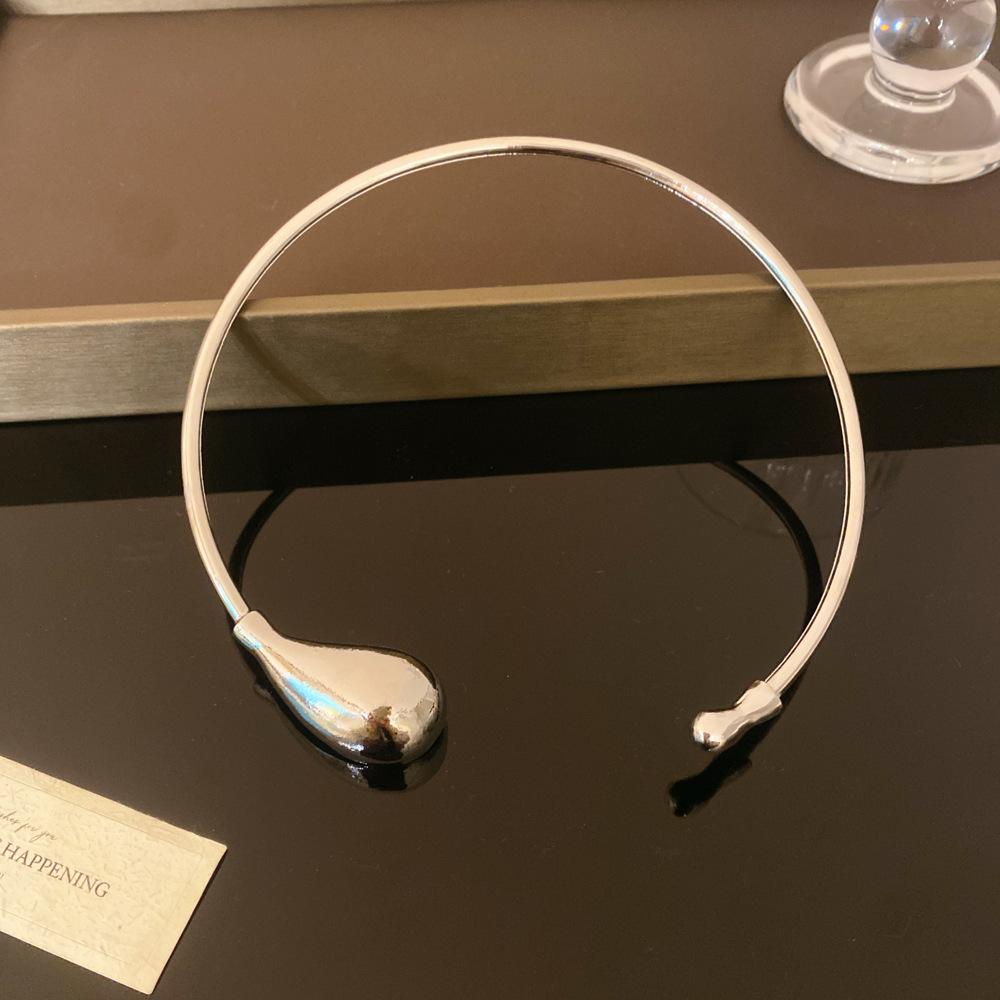 Einzigartiges Nischendesign, schlichtes Metall-Halsreifarmband, schlichter Ringhalsreif für weibliche Persönlichkeit, kaltes Halsketten-Accessoire