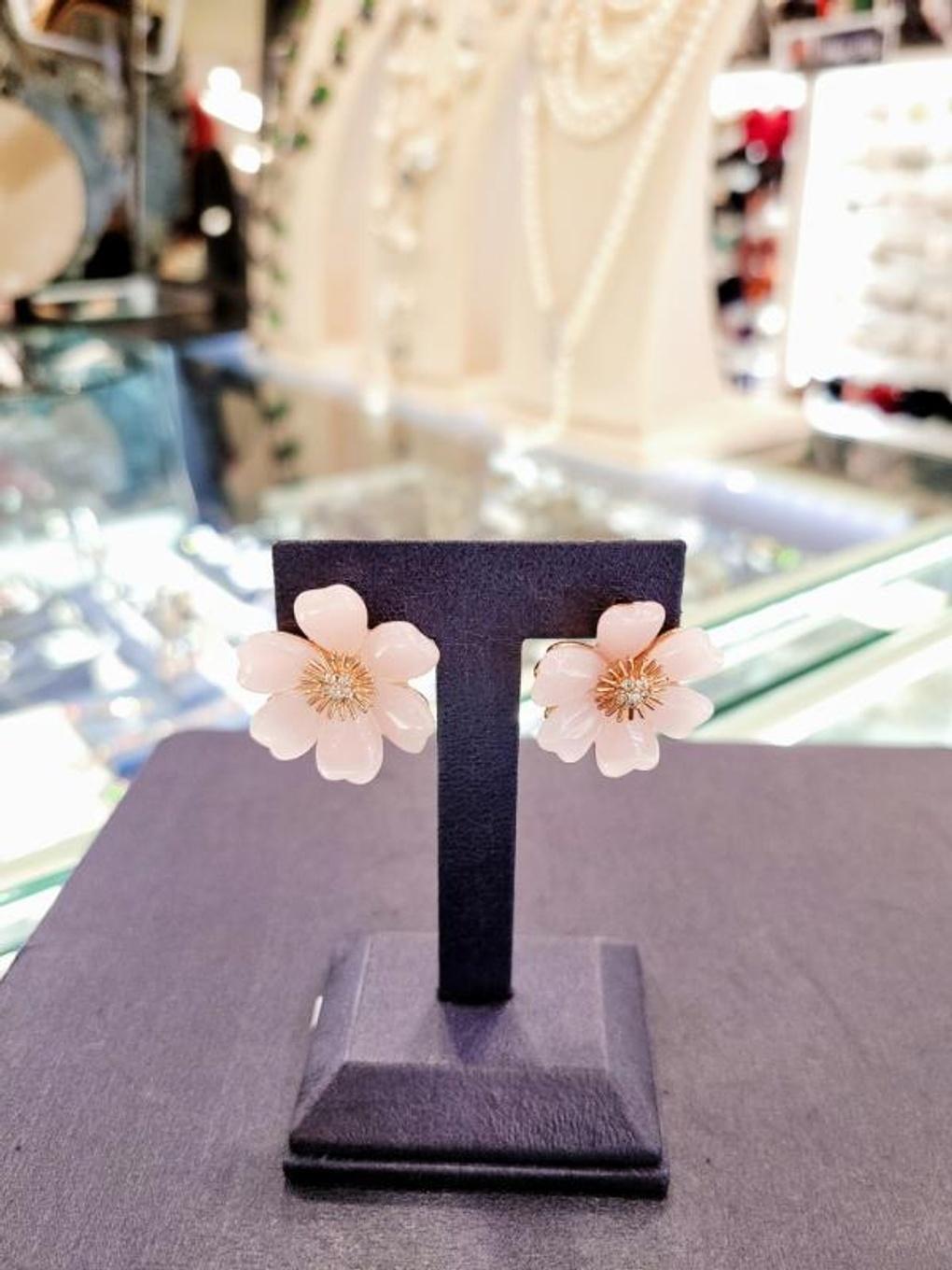 

ARTRIA Cherry Blossom Shaped Rose Quartz Earrings AROERET0001PKF