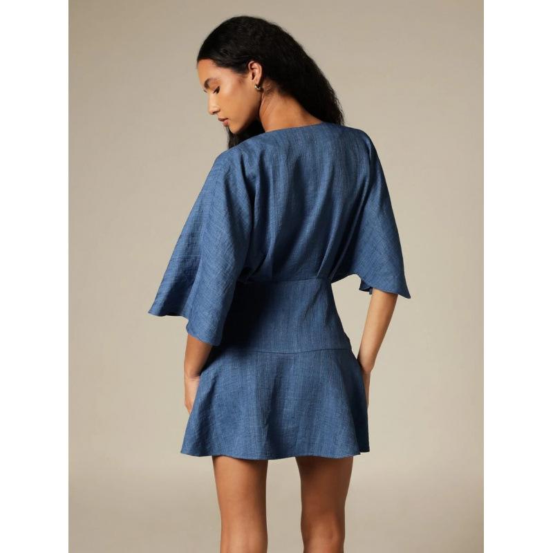 European summer new high-end design sense solid color overlapping V-neck bat sleeve short dress