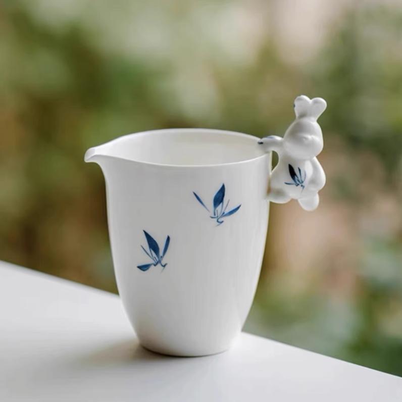 Ceramic Butterfly Rabbit Tea Filter – Hand-Painted Creative Tea Separator for Kung Fu Tea