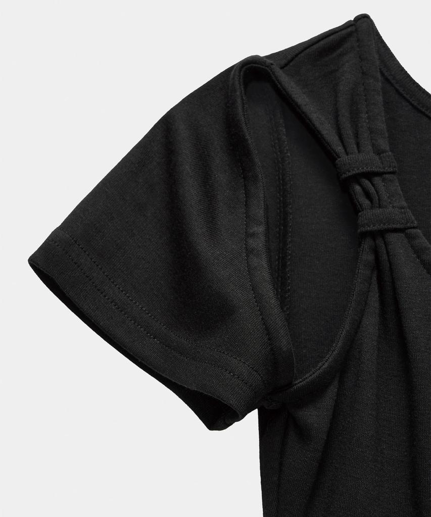 ETRE AU SOMMET Layered Buckle Line Top (Black)