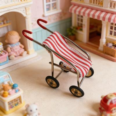 Mini-Kinderwagen Puppenzubehör Metallrahmen Stoffsitz Realistischer Kinderwagen Miniatur Sammlerstück Kleiner Einkaufswagen