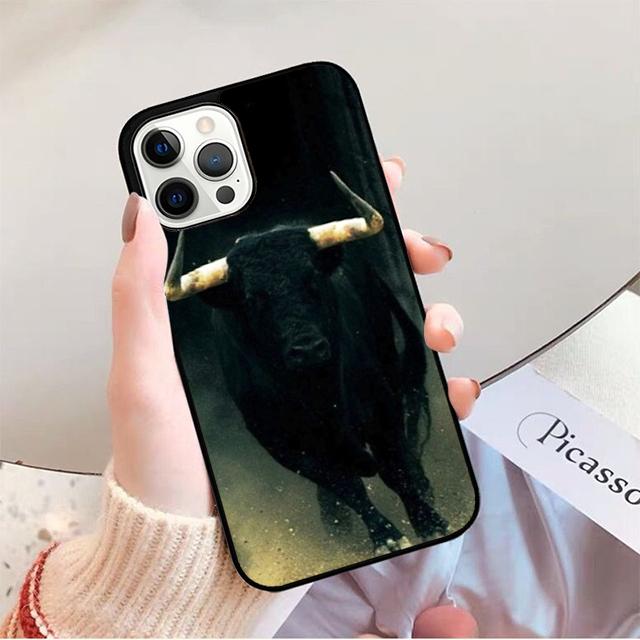 Bullfight Bull Fighter Phone Case for iPhone 17 Air 16 16e 15 Plus for Apple 13 11 12 14 Pro Max Cover Coque Fundas