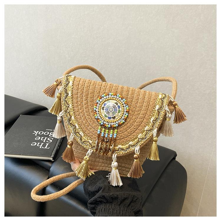 

Antique grass woven bag 2025 spring and summer new niche fringed handbag crossbody bucket bag хаки