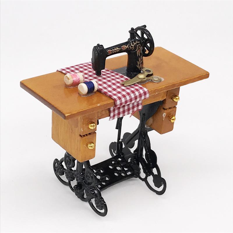 

1:12 Dollhouse Mini Sewing Machine for Retro Home Decor and Photography Props - Blind Box Unboxing