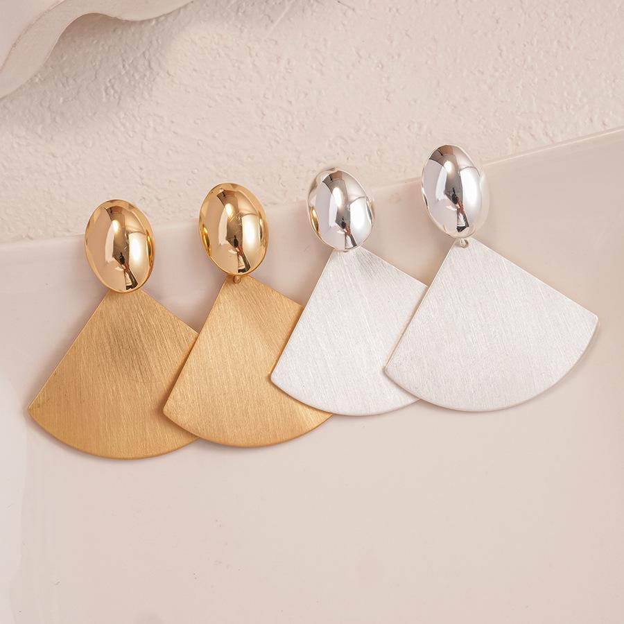 Schwerindustrie Metalllüfter Geometrische Stahlnadel Ohrringe Mode Pendler Temperament Nischenohrringe