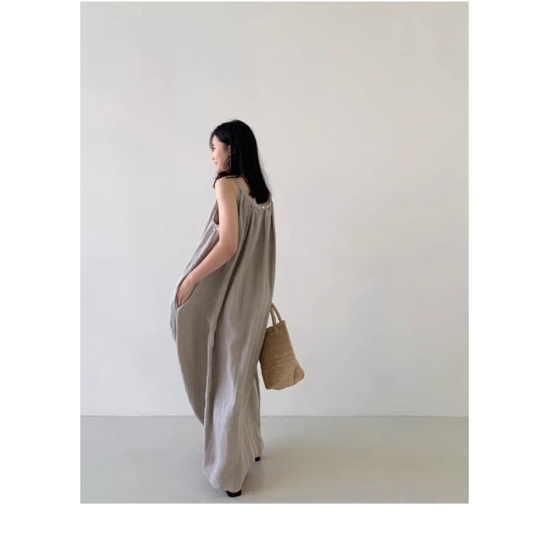 Sleeveless Halter Dress Loose and Slim Sleeveless Dress Over The Knee