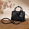 This Large-capacity Genuine Leather Bag Is A Versatile, Fashionable and Casual Hand-held Shoulder Bag