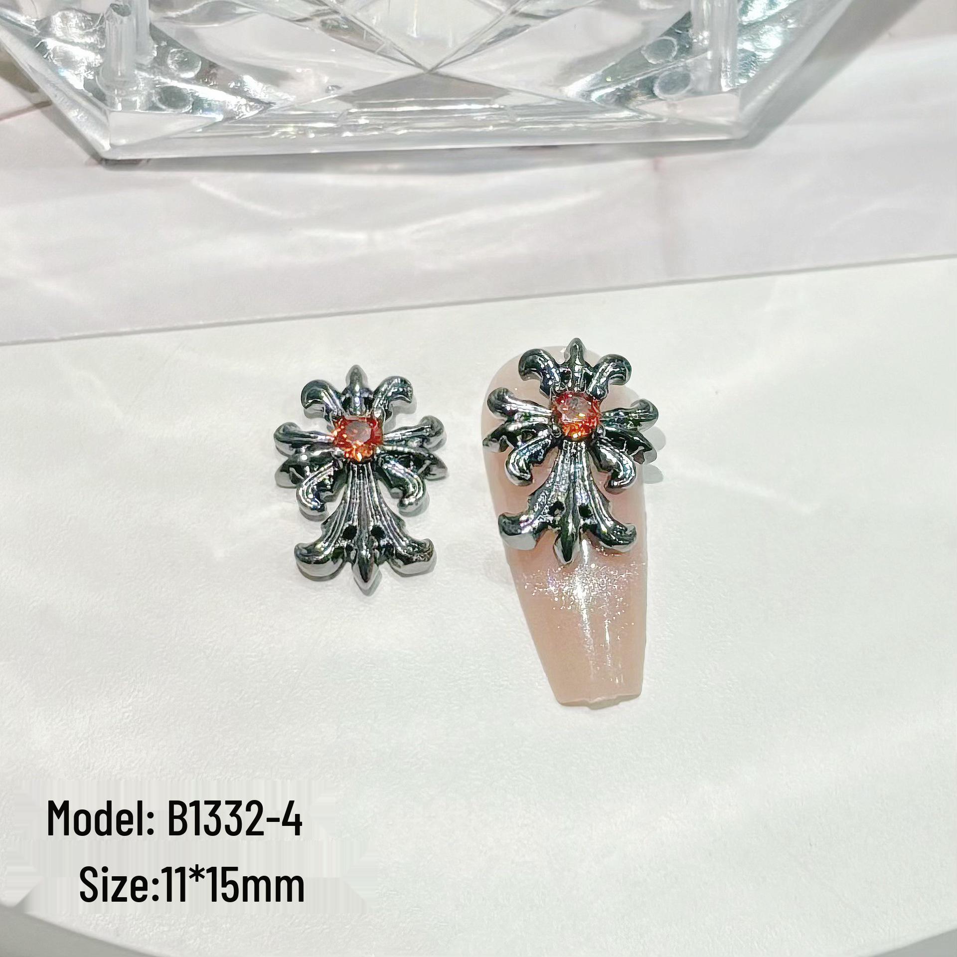 

Металлическая подвеска-бабочка со стразами для нейл-арта с циркониевыми акцентами