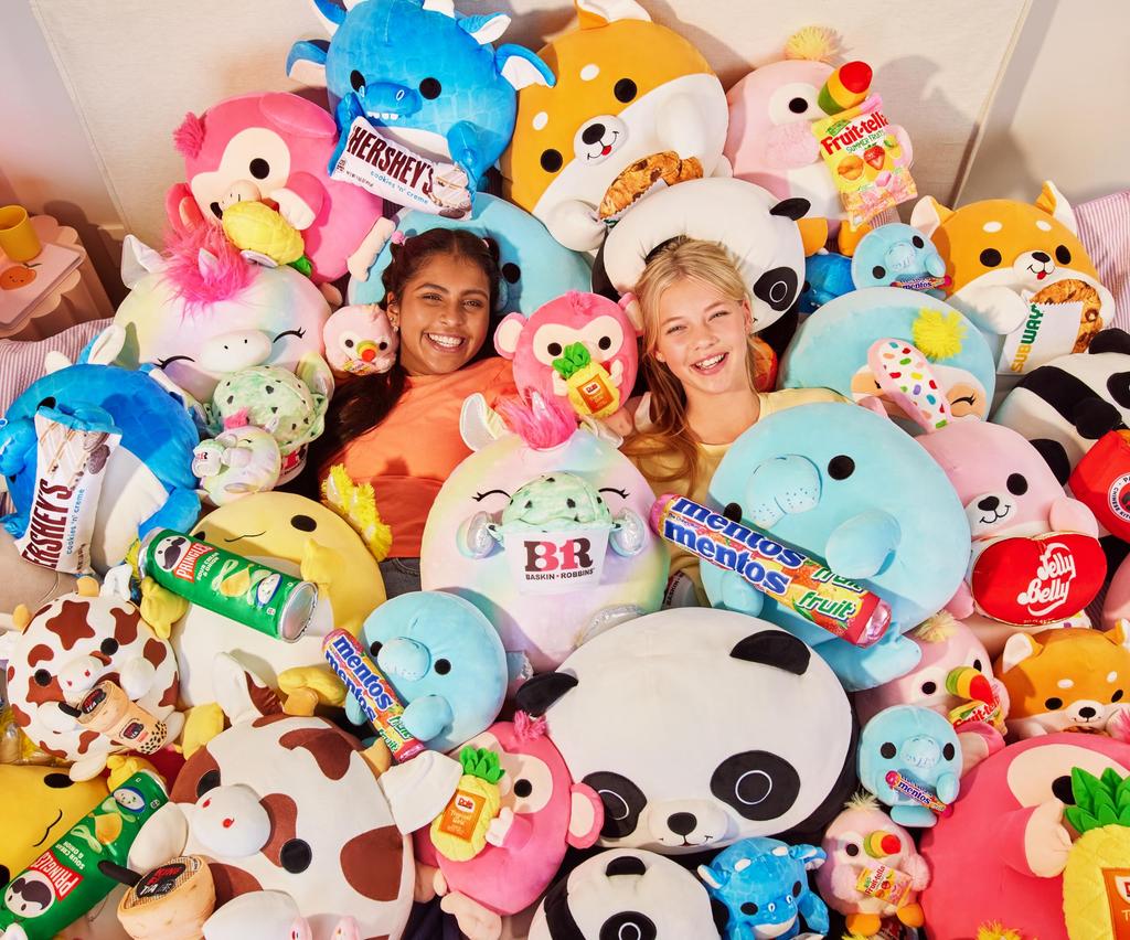 ZURU Snackles Collection Plush Toys, 12 Varieties (Guess Which One You Get) Capsule Toy with Brand Snacks, 77572GQ5, Authentic