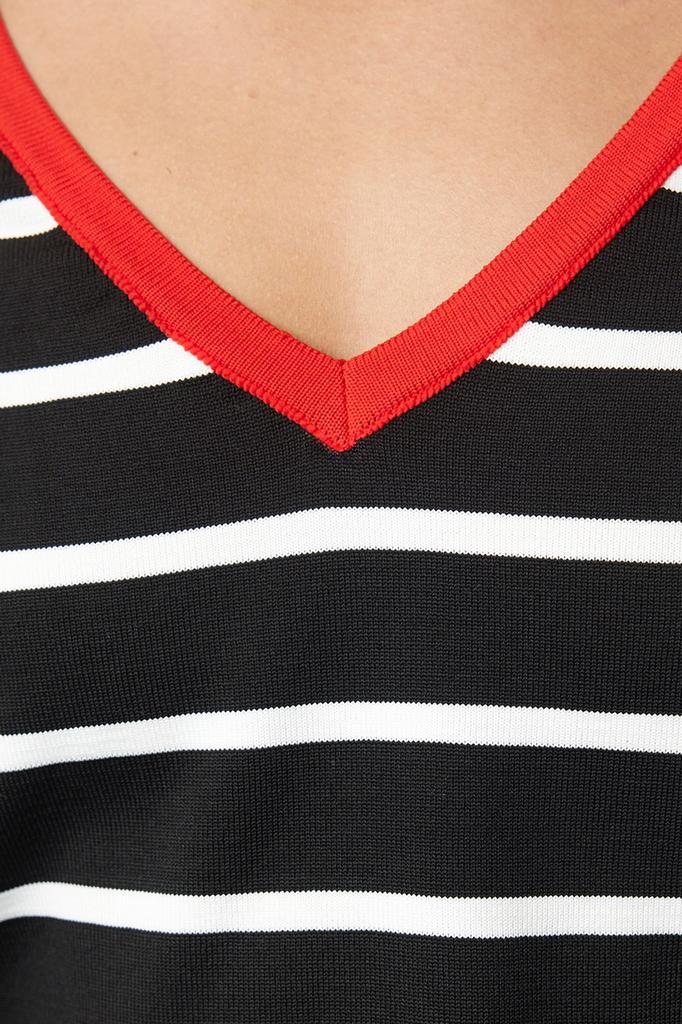 Women's Elegance Style Sweater Black Crop Striped V-Neck Knitwear Sweater