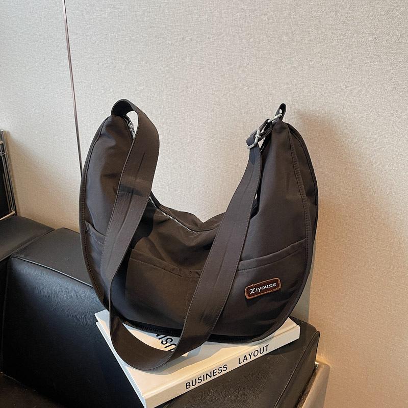 Casual Large-capacity Bag Female Student Class Commute Shoulder Armpit Bag Niche Versatile Messenger Dumpling Bag