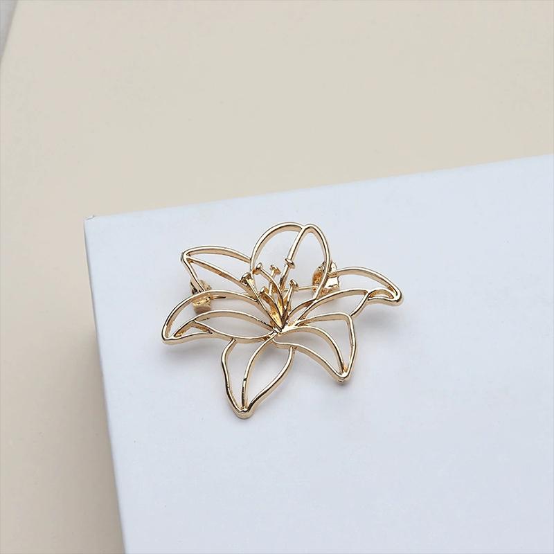 Fashion Hollow Metal Rose Brooch Women Collar Brooch Elegant Temperament Pin Jewelry