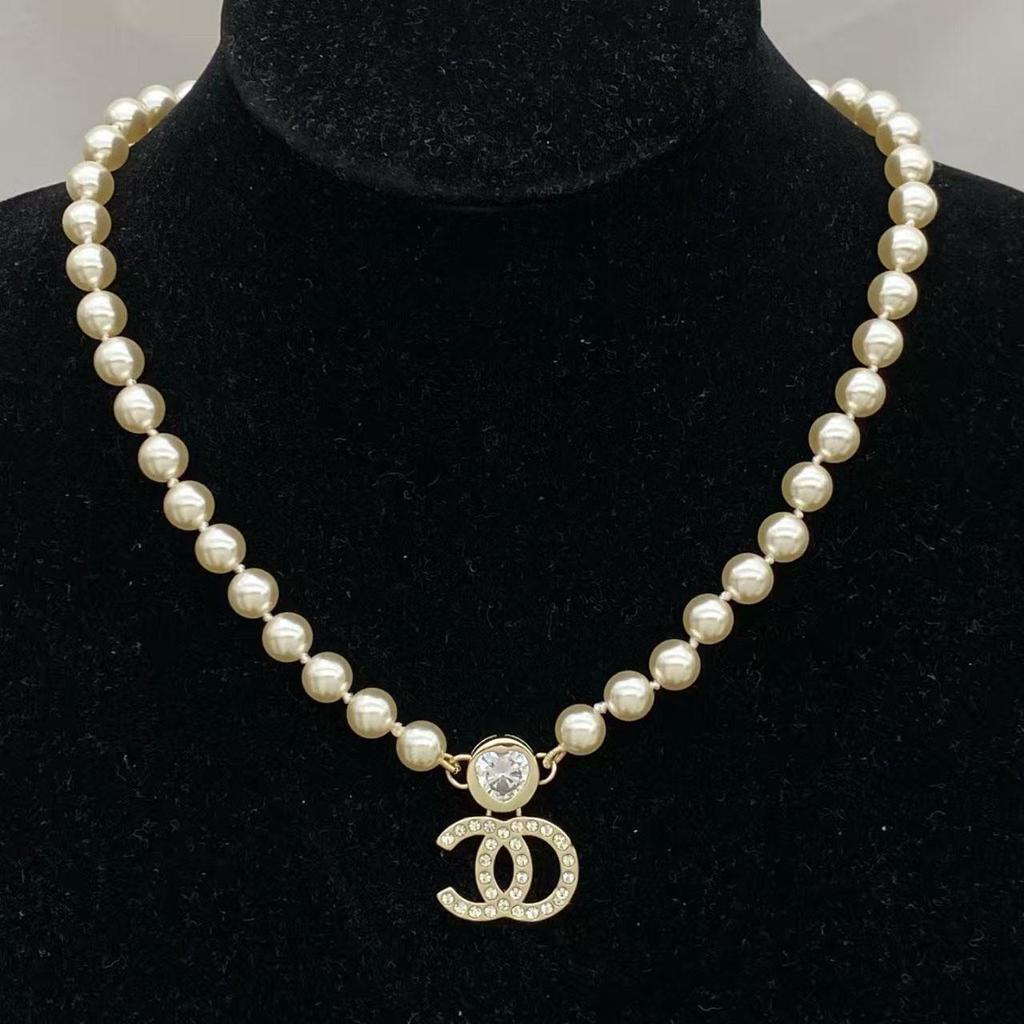 Diga 2025 Náhrdelník s písmenem z kamínků: Elegantní Dámské Šperky Vyšší Třídy