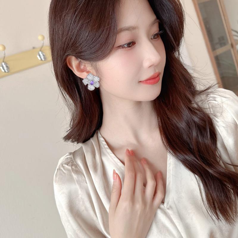 SUYU Women's Light Luxury Design Elegant Three-Dimensional Camellia Earrings Fashionable And Versatile Niche Design Earrings