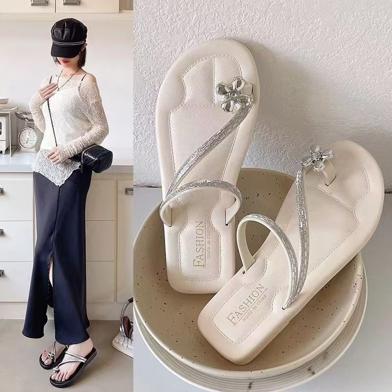 Fashion New Summer Wear Flat Bottom Net Red Roman Rhinestones Flip Toe Slippers High Appearance Level Slippers Women