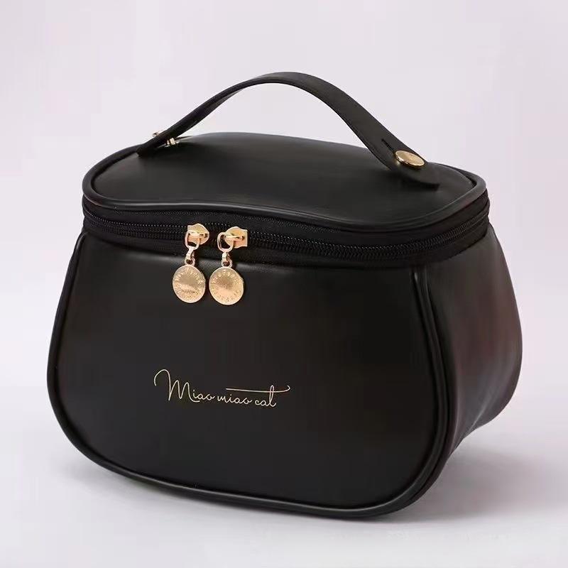 

Large Capacity PU Makeup Bag: Portable Skincare and Toiletry Travel Organizer, Hot-Selling 2025 Model. 21*13*14 cm чорний