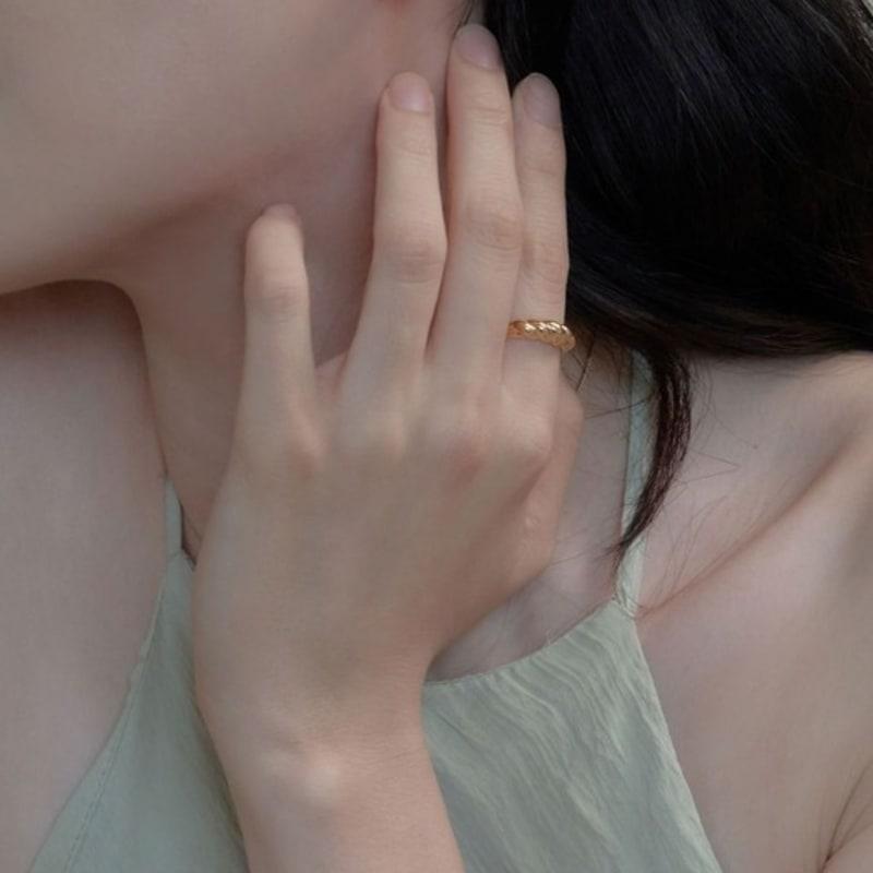 Dawn of Me Shell Swirl Ring