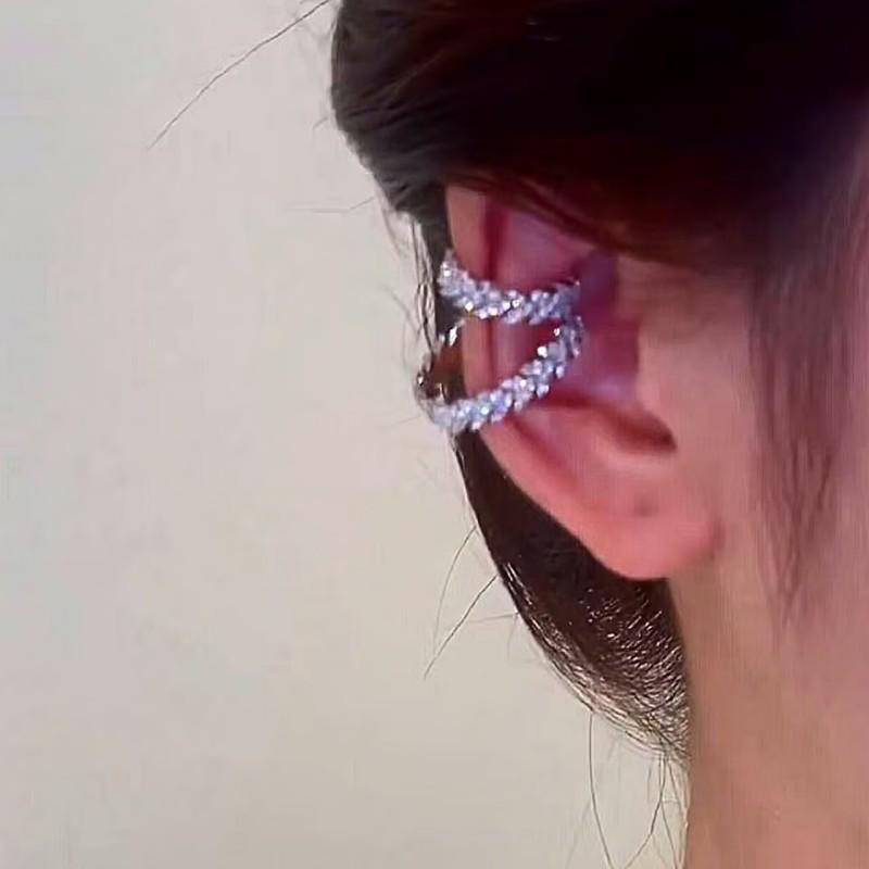 Trendy Rhinestone Ear Clips for Non-Pierced Ears – Stylish and Sophisticated Earrings