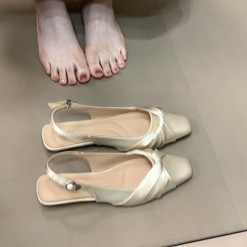 Xiaoxiangfeng bow satin splicing bag head sandals female 2025 new fairy wind gentle rear strap single shoes