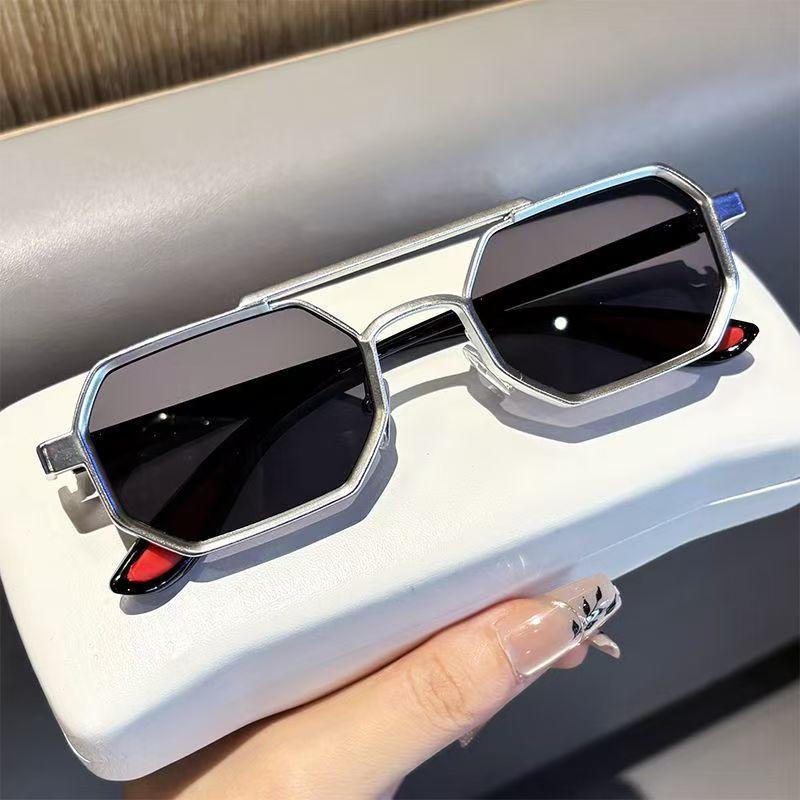 Vintage Square Eyeglasses for Men Steampunk Sunglasses Retro Women Punk Style Fashion Glasses Retro Shades UV400 Eyewear