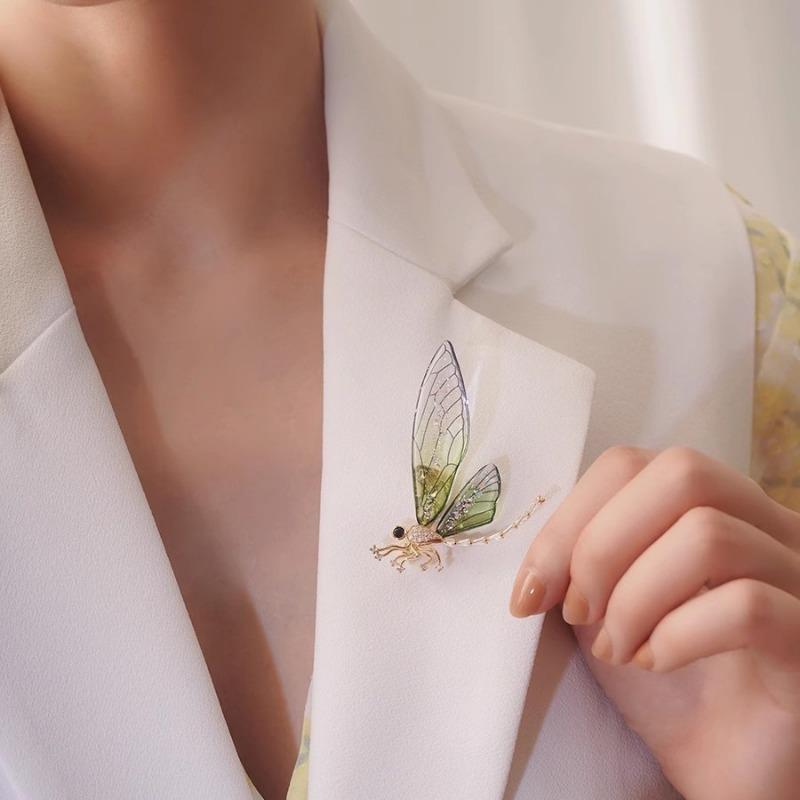 The Thin-winged Dragonfly Brooch Is A High-end Feminine Design with A Unique Insect Corsage Style and Anti-glare Brooch