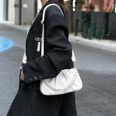 Weiße Falten-Wolken-Tasche für Damen, Eine auf Instagram beliebte Perlen-Handtasche zum Tragen in der Hand, unter dem Arm oder über der Schulter
