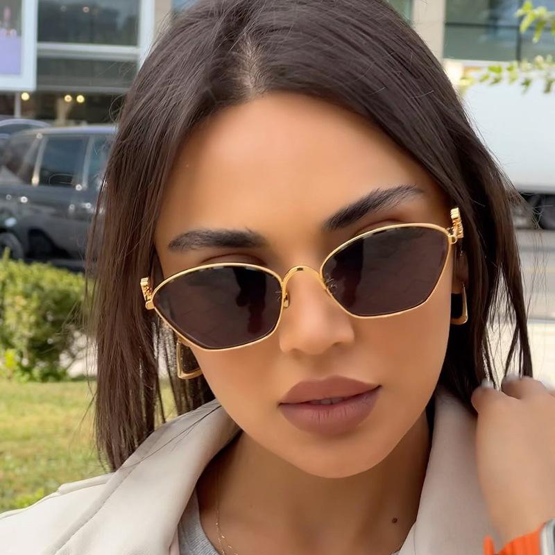 Fashionable Metal Sunglasses Trendy Women'sCat Eyes Outdoor Street Pography GlassesInternet Celebrity Alien Sunglasses