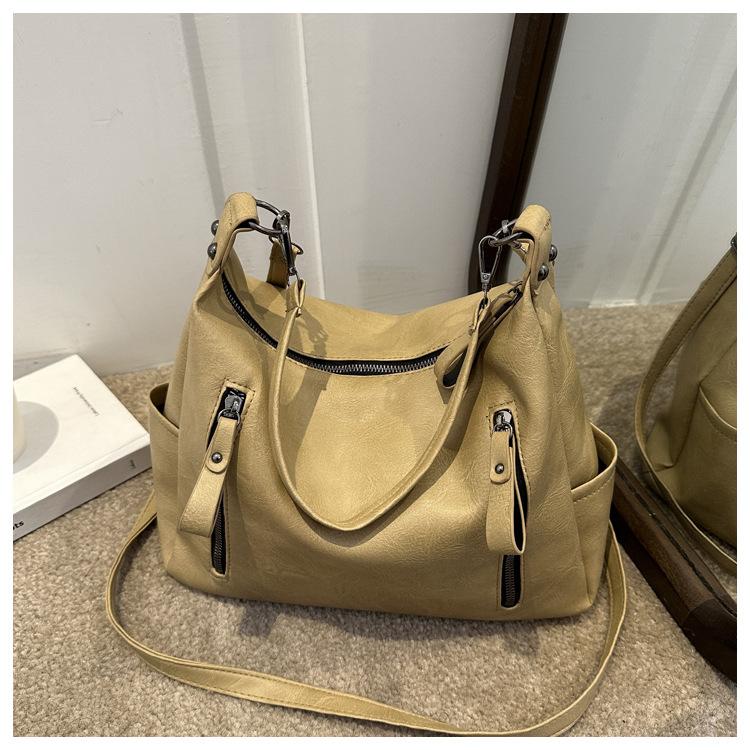 2025 Autumn and Winter New Fashion Handbag One Shoulder Casual Temperament Young Women Messenger Bag Popular Underarm Bag