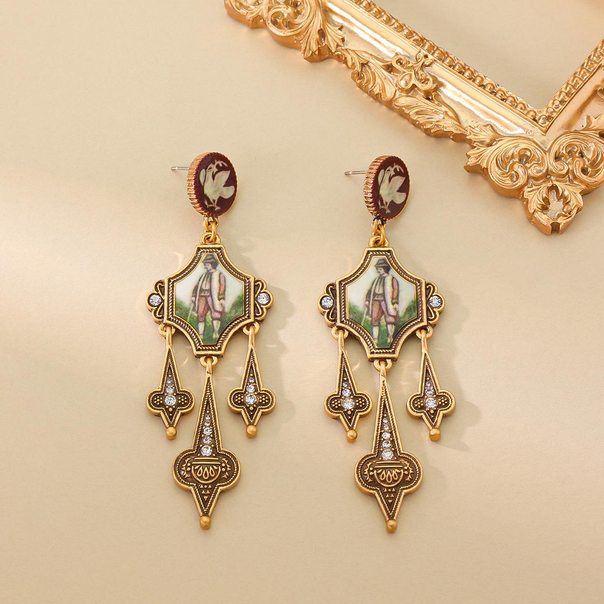 

Модные серьги-подвески для женщин золотой