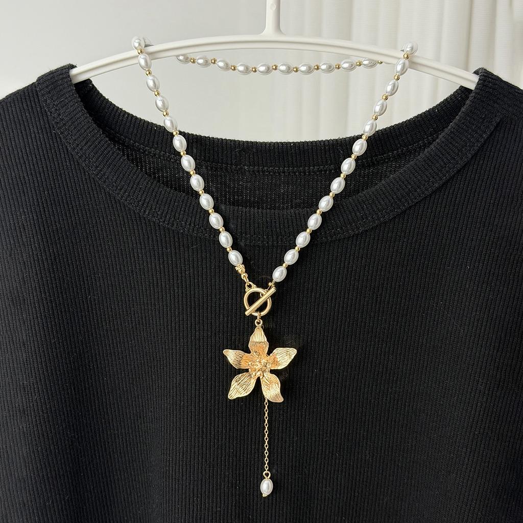 Imitation Pearl Choker Necklace Women Flower Pendant Aesthetics Jewelry Gift