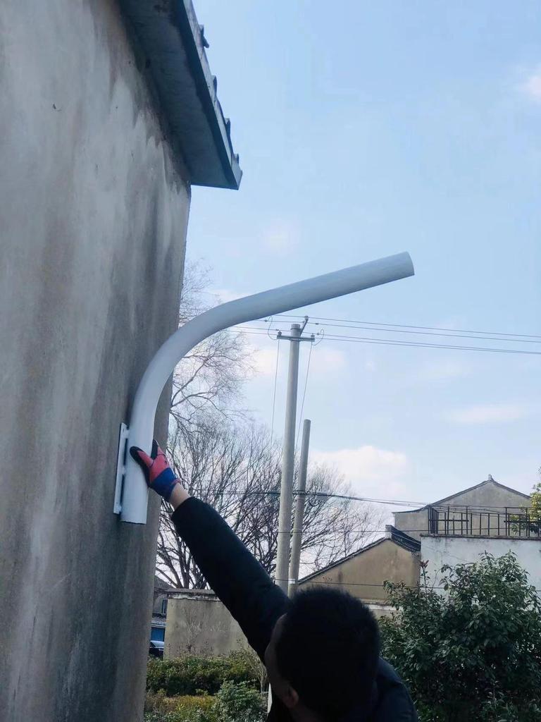 Wall-Mounted Cantilever Streetlight for Courtyard and Utility Pole