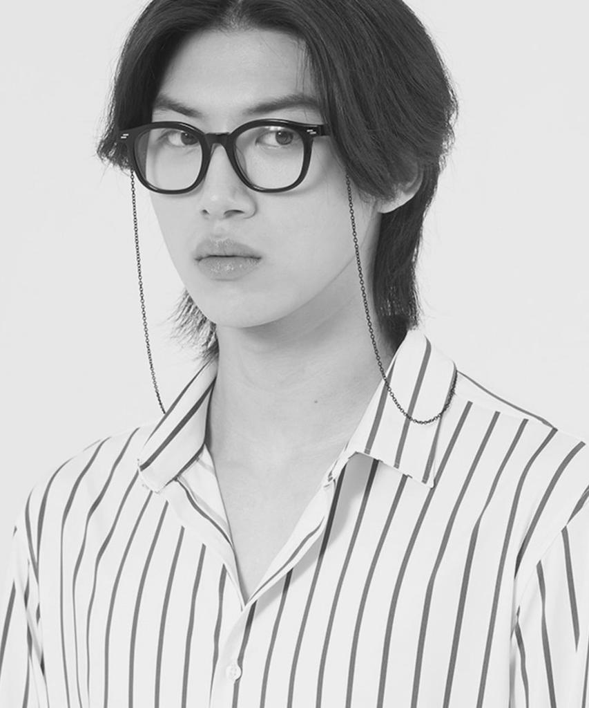 Seupeulingseuteulingseu Formal Chain Eyeglass Strap Matte Black