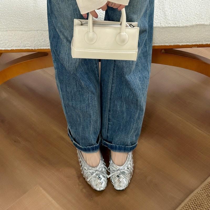 Premium sense 2025 new round head bow flat bottom shallow mouth single shoes women's casual versatile commuter ballet shoes