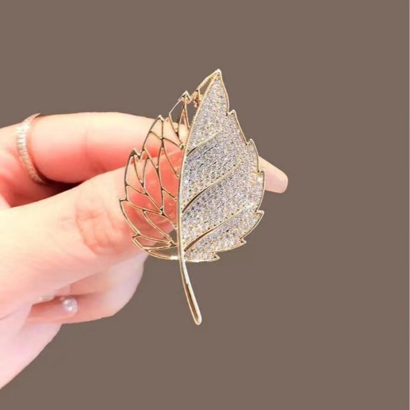 Elegant Gold Color Hollow Rhinestone Leaves Brooch Shiny CZ Women's Brooches Metal Pins Party Badge Jewelry Gifts