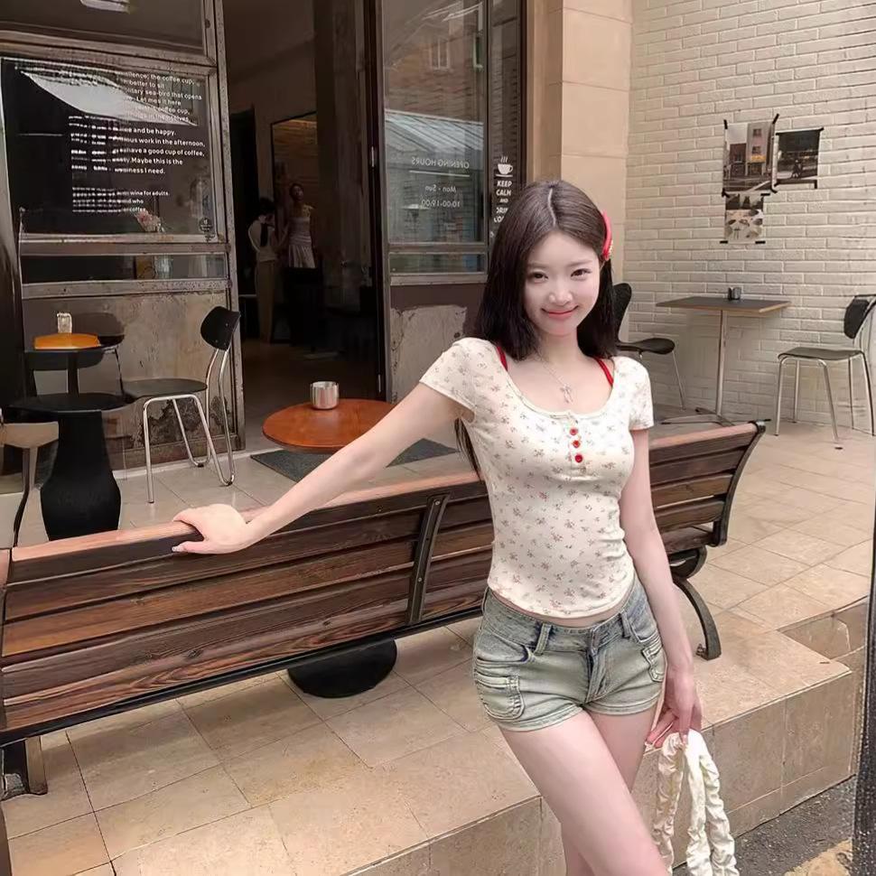 Design Sense with Chest Pad Pure Desire Fake Two Pieces Floral Short Sleeves Women's Summer Sexy Backless Slim Beautiful Short Top