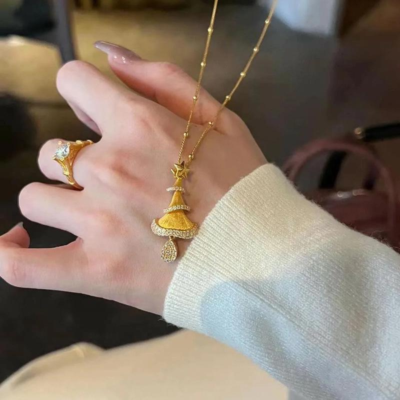 

Women s Luxury Christmas Tree Star Necklace - Elegant Fashion Clavicle Chain for Everyday Wear