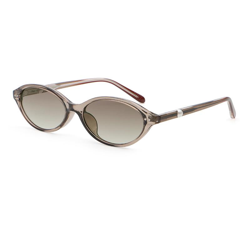 Elegant Unisex Cat-Eye Sunglasses: Oval Frame with UV Protection, Old Money Style