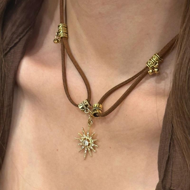 Retro Charm Necklace Trendy Pendant Neckchains Jewelry Women's Clavicular Chain for Daily Wear and Special Occasions