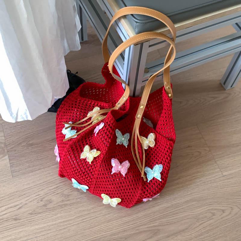 

Текстура в иностранном стиле, простая повседневная модная сумка-тоут большой вместимости, новая летняя женская персональная сумка через плечо 2025 красный